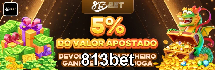 Jogador animado acessando promoções na 813bet